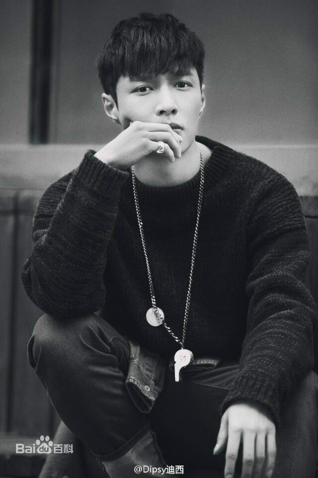 张艺兴(LAY，レイ)高清杂志图集