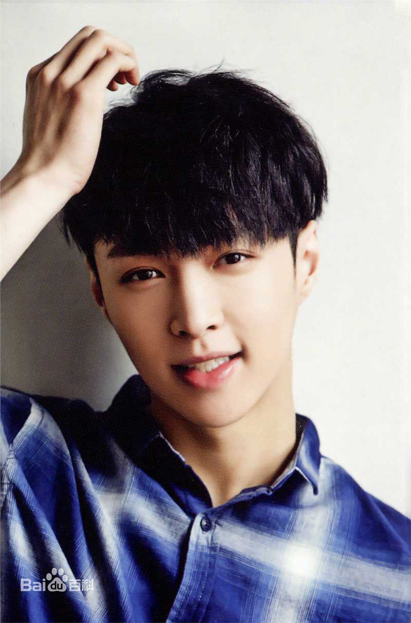 张艺兴(LAY，レイ)最新官方图集