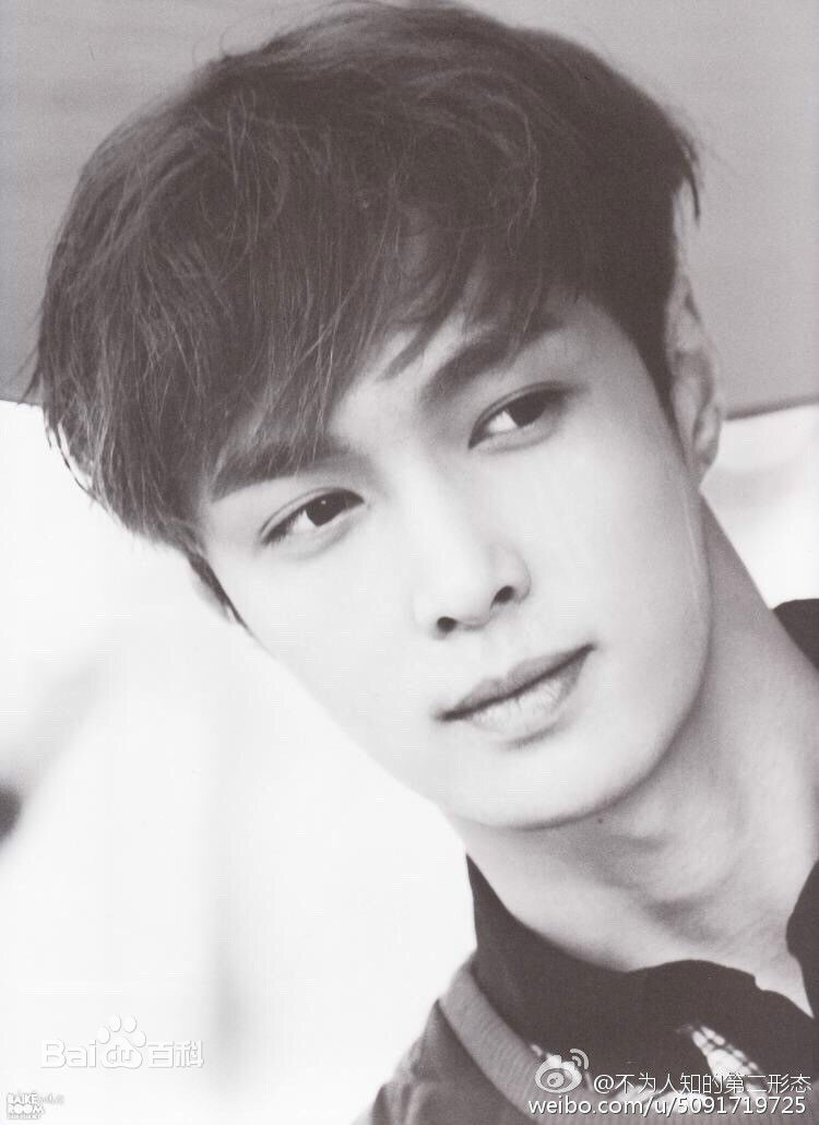 张艺兴(LAY，レイ)最新官方图集