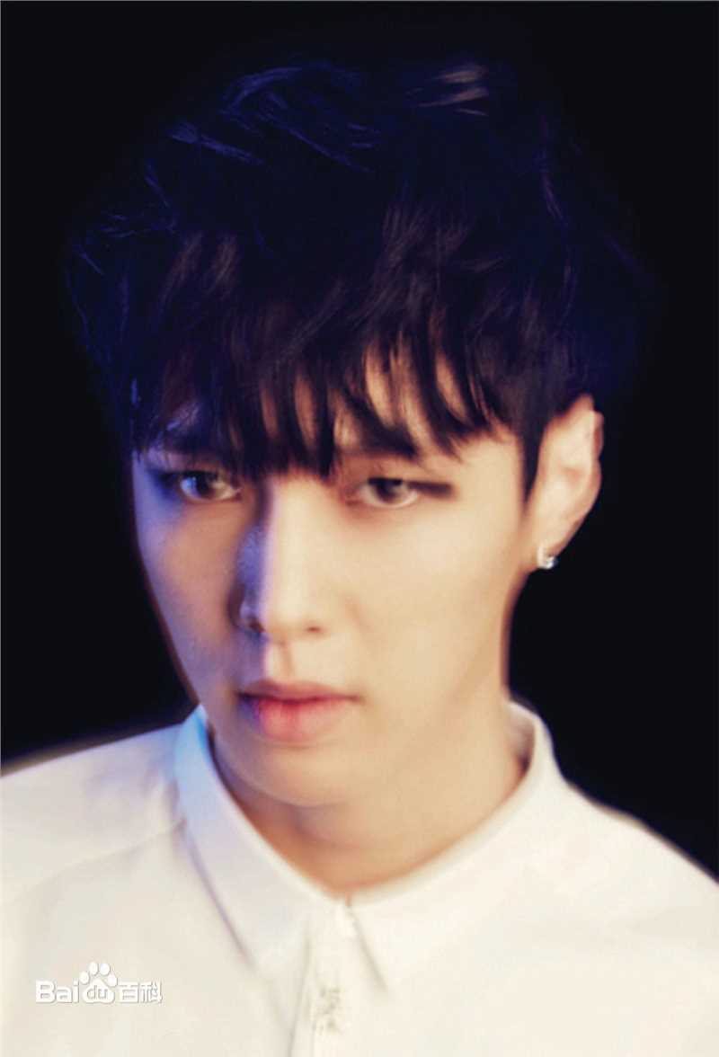 张艺兴(LAY，レイ)最新官方图集