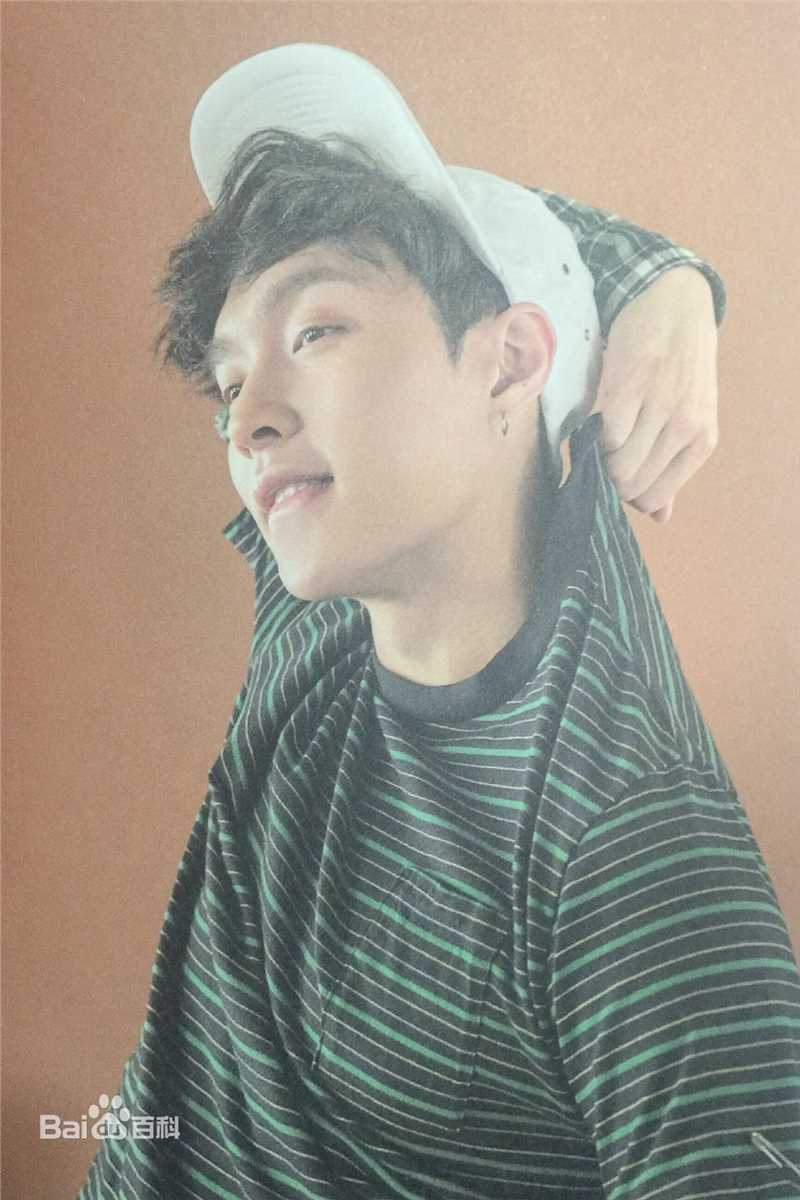 张艺兴(LAY，レイ)最新官方图集