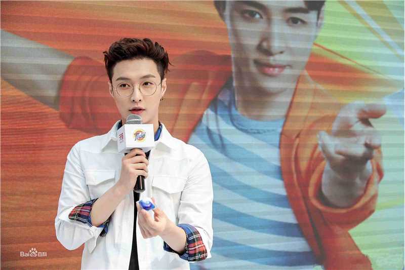 张艺兴(LAY，レイ)代言冒险岛2图片图集