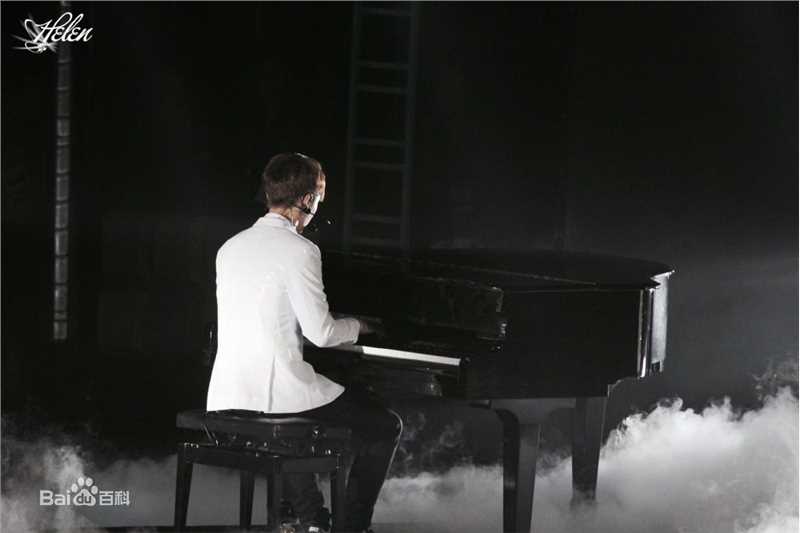 张艺兴(LAY，レイ)演奏舞台性感图片图集