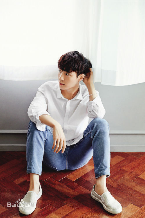 最优质张艺兴(LAY，レイ)在《而立24》春中的相册