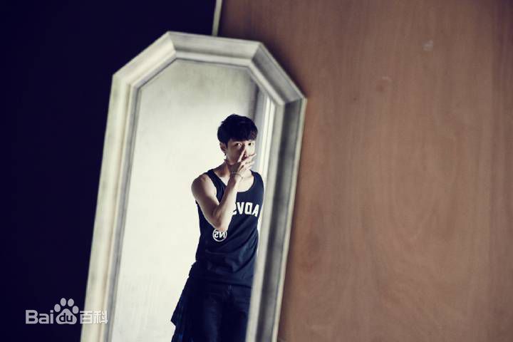 张艺兴(LAY，レイ)在《而立24》夏中的