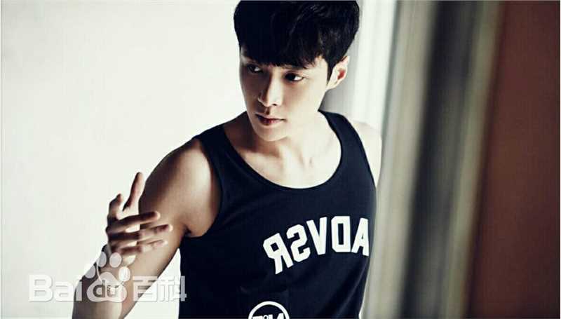 张艺兴(LAY，レイ)在《而立24》夏中的