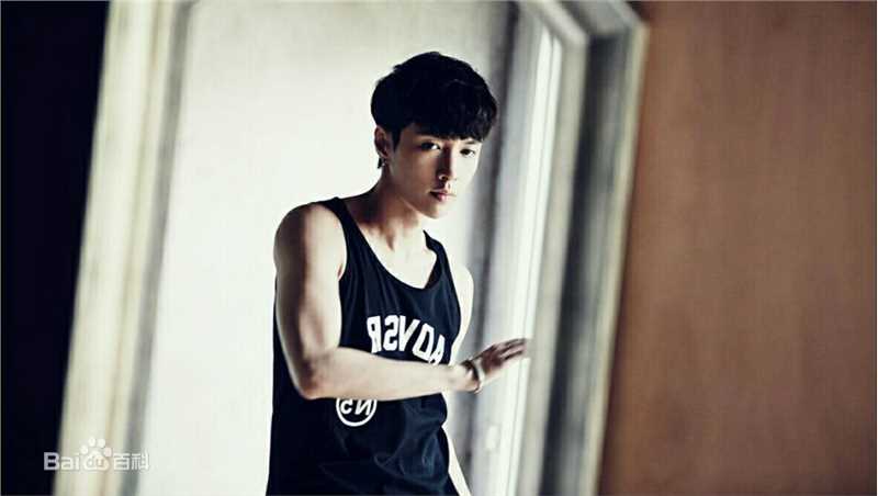 张艺兴(LAY，レイ)在《而立24》夏中的