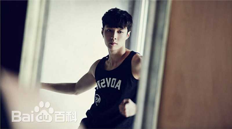 张艺兴(LAY，レイ)在《而立24》夏中的