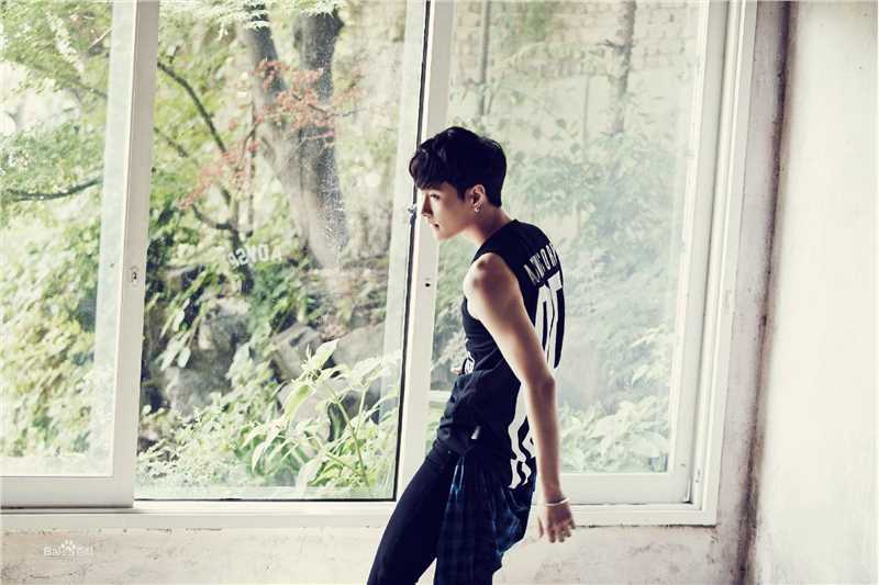 张艺兴(LAY，レイ)在《而立24》夏中的