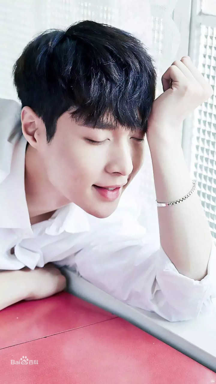 最全张艺兴(LAY，レイ)在《而立24》秋中的相册