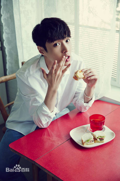 最全张艺兴(LAY，レイ)在《而立24》秋中的相册