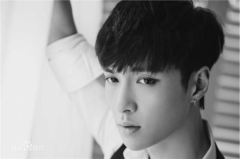 张艺兴(LAY，レイ)在《而立24》冬中的