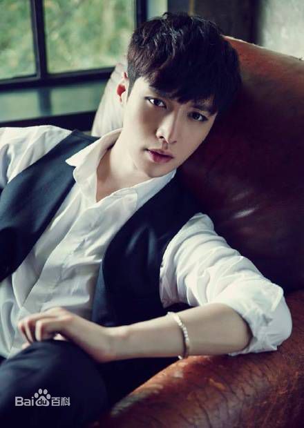 张艺兴(LAY，レイ)在《而立24》冬中的