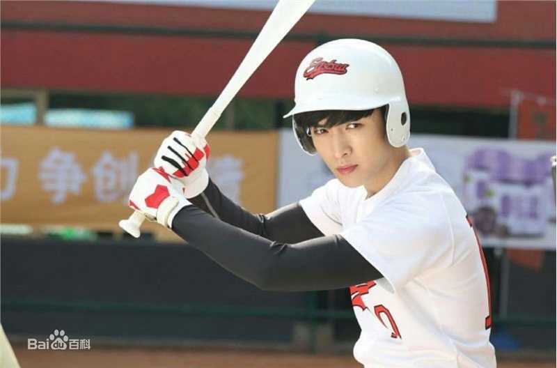 精选张艺兴(LAY，レイ)在《求婚大作战》严小赖中的图册