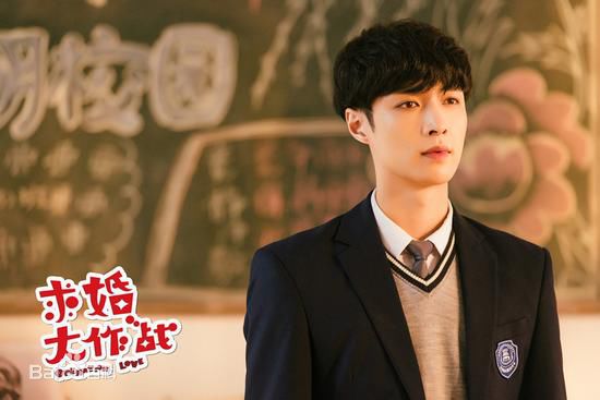 精选张艺兴(LAY，レイ)在《求婚大作战》严小赖中的图册