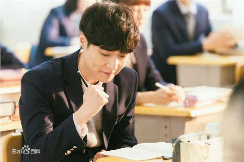 精选张艺兴(LAY，レイ)在《求婚大作战》严小赖中的图册