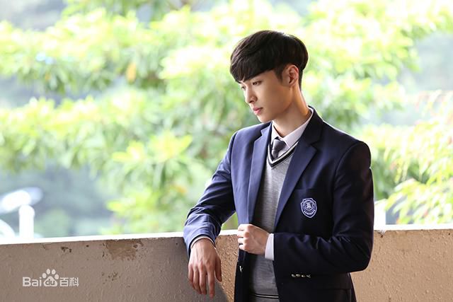 精选张艺兴(LAY，レイ)在《求婚大作战》严小赖中的图册