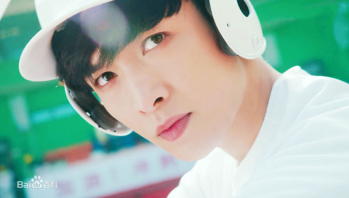 精选张艺兴(LAY，レイ)在《求婚大作战》严小赖中的图册