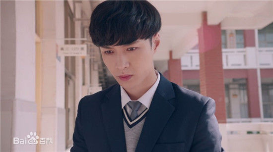 精选张艺兴(LAY，レイ)在《求婚大作战》严小赖中的图册