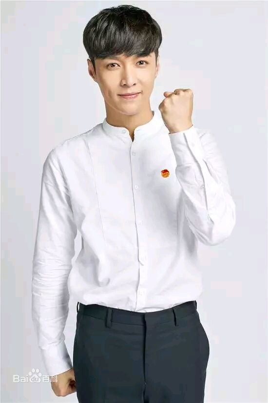 张艺兴(LAY，レイ)《年轻人》杂志