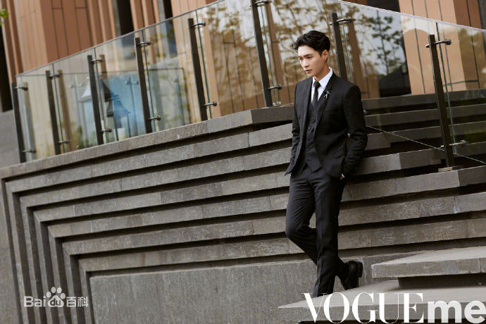 高清张艺兴(LAY，レイ)在《VogueMe》中的图集