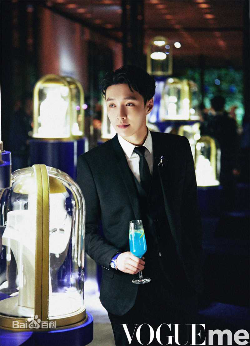 高清张艺兴(LAY，レイ)在《VogueMe》中的图集