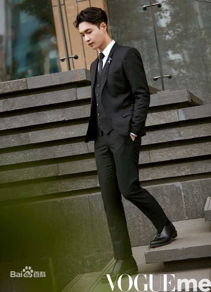 高清张艺兴(LAY，レイ)在《VogueMe》中的图集