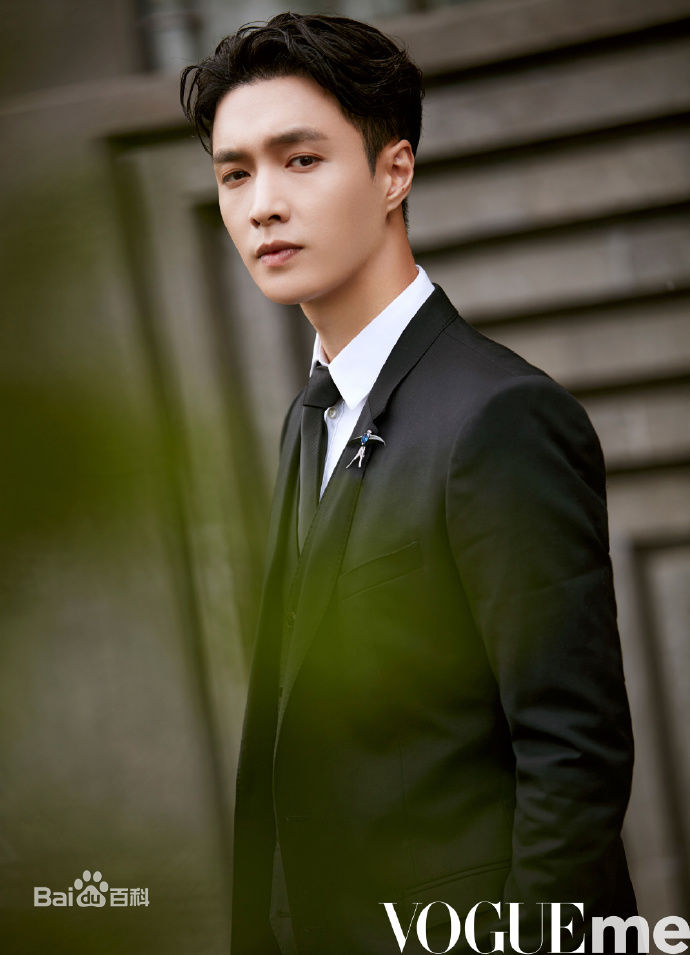 高清张艺兴(LAY，レイ)在《VogueMe》中的图集