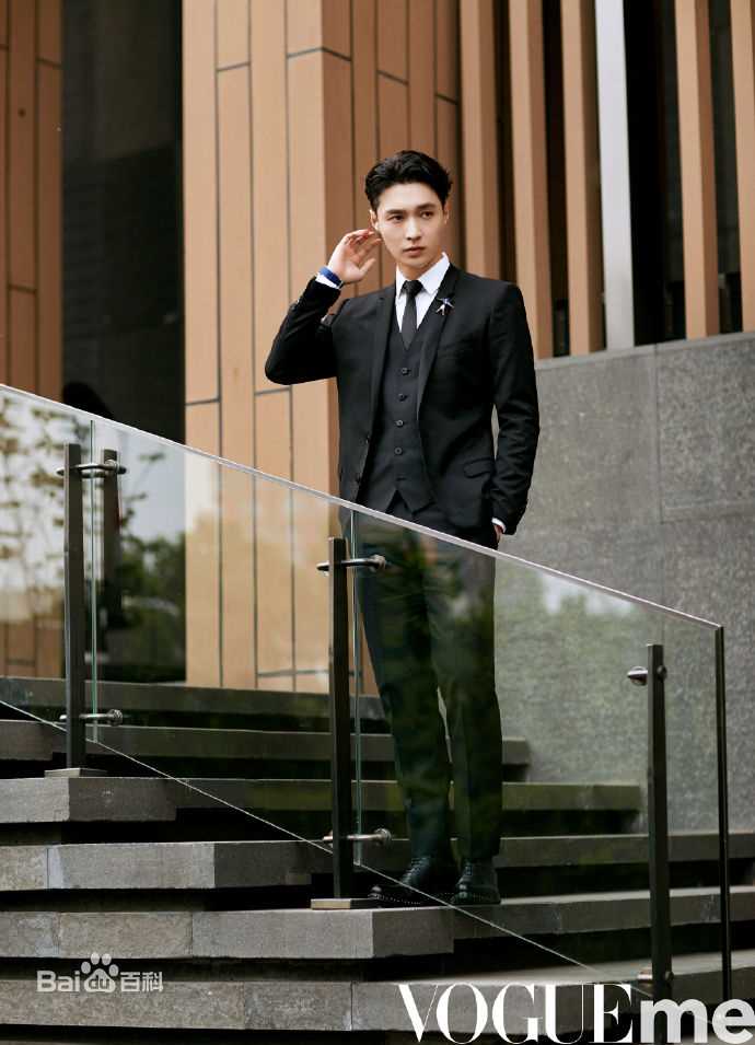高清张艺兴(LAY，レイ)在《VogueMe》中的图集