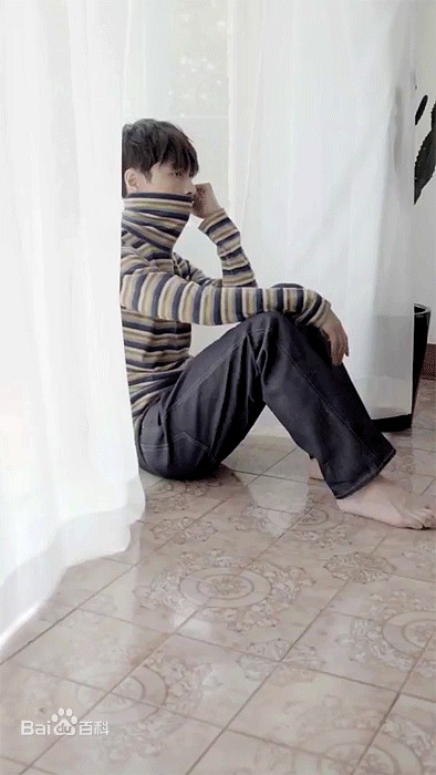 最优质张艺兴(LAY，レイ)在《W KOREA》中的相册