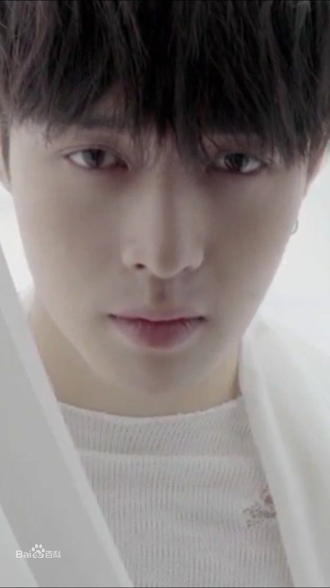 最优质张艺兴(LAY，レイ)在《W KOREA》中的相册