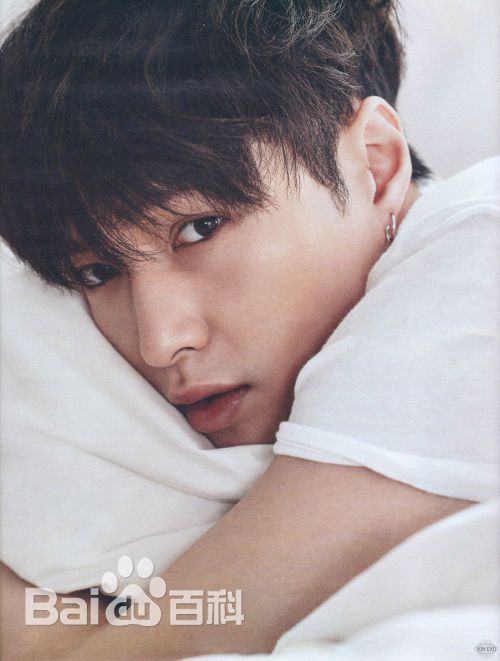 最优质张艺兴(LAY，レイ)在《W KOREA》中的相册