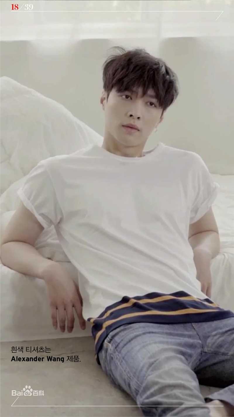 最优质张艺兴(LAY，レイ)在《W KOREA》中的相册