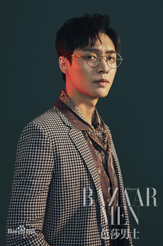 最优质张艺兴(LAY，レイ)在《芭莎男士》中的相册