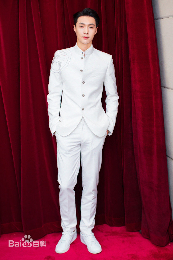 张艺兴(LAY，レイ)向上向善好青年图册