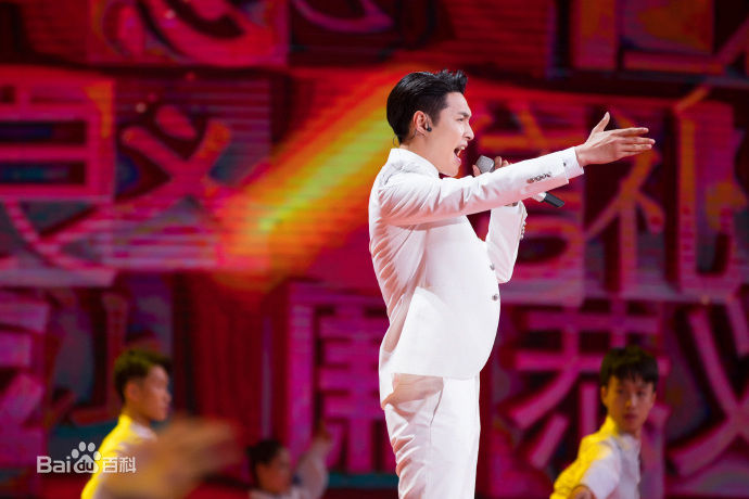 张艺兴(LAY，レイ)向上向善好青年图册