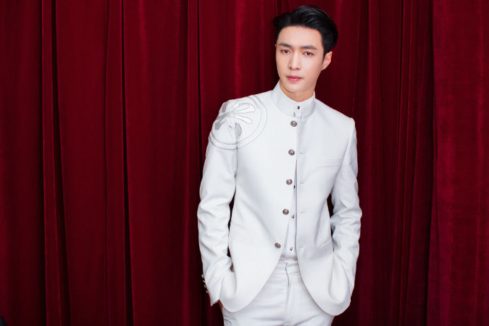 张艺兴(LAY，レイ)向上向善好青年图册