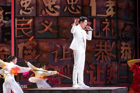 张艺兴(LAY，レイ)向上向善好青年图册