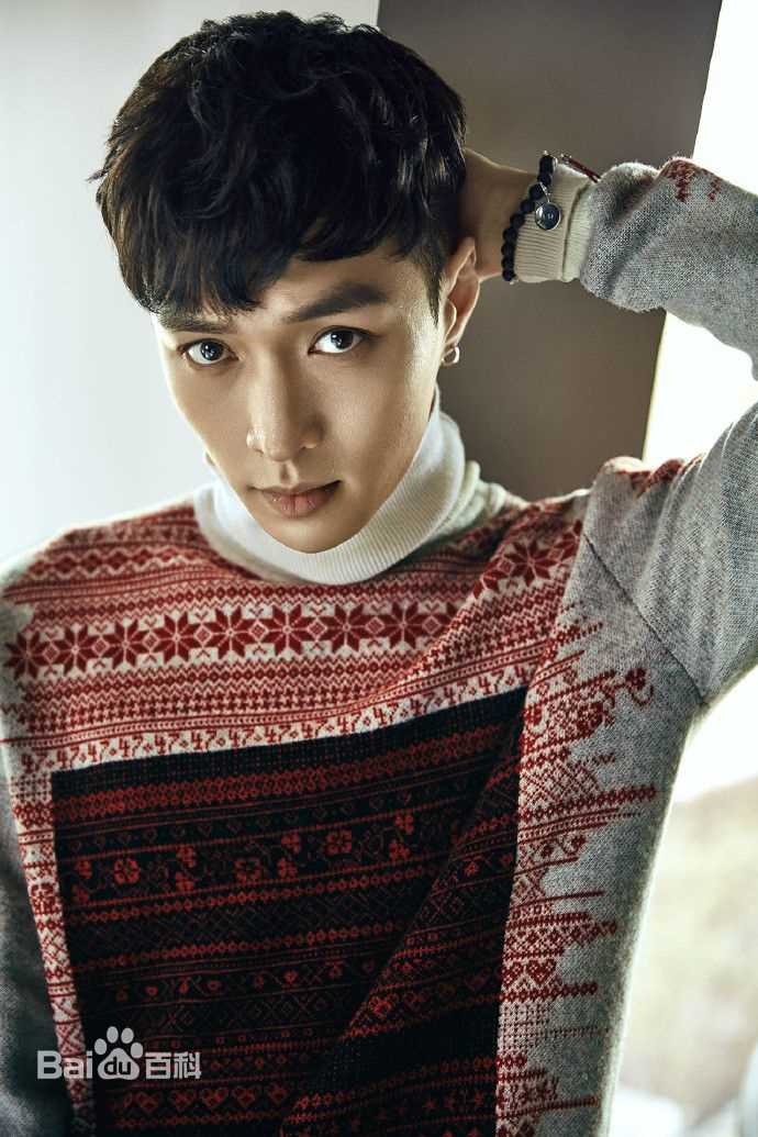 张艺兴(LAY，レイ)最新街拍壁纸
