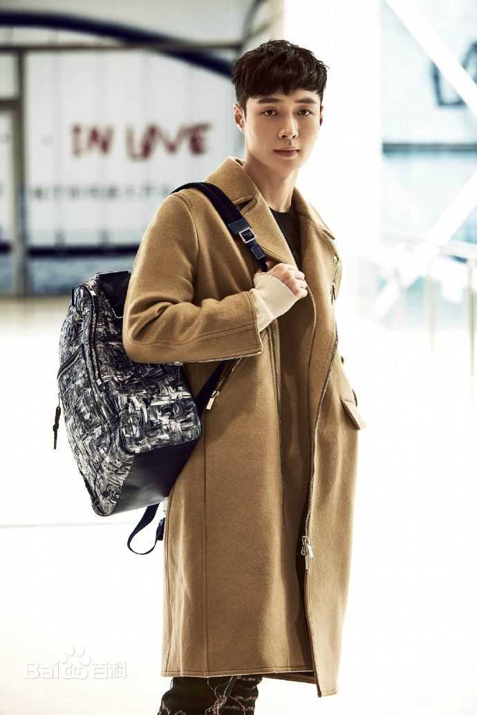 张艺兴(LAY，レイ)最新街拍壁纸