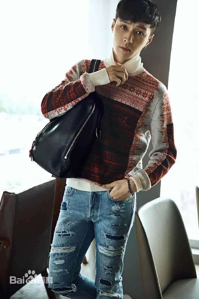 张艺兴(LAY，レイ)最新街拍壁纸