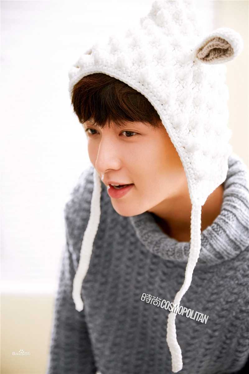 最新张艺兴(LAY，レイ)在《时尚COO》美容宝典中的壁纸