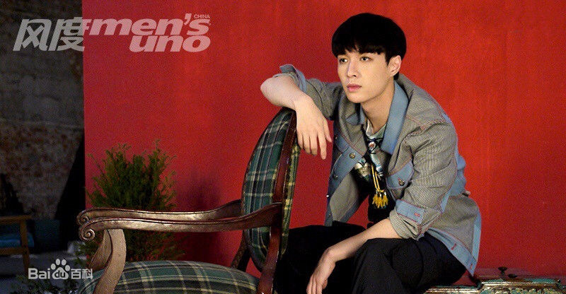 精选张艺兴(LAY，レイ)在《风度men's uno》中的图册