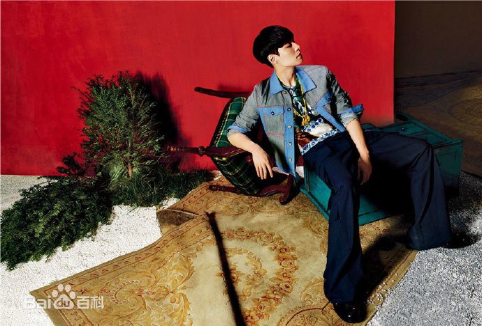 精选张艺兴(LAY，レイ)在《风度men's uno》中的图册