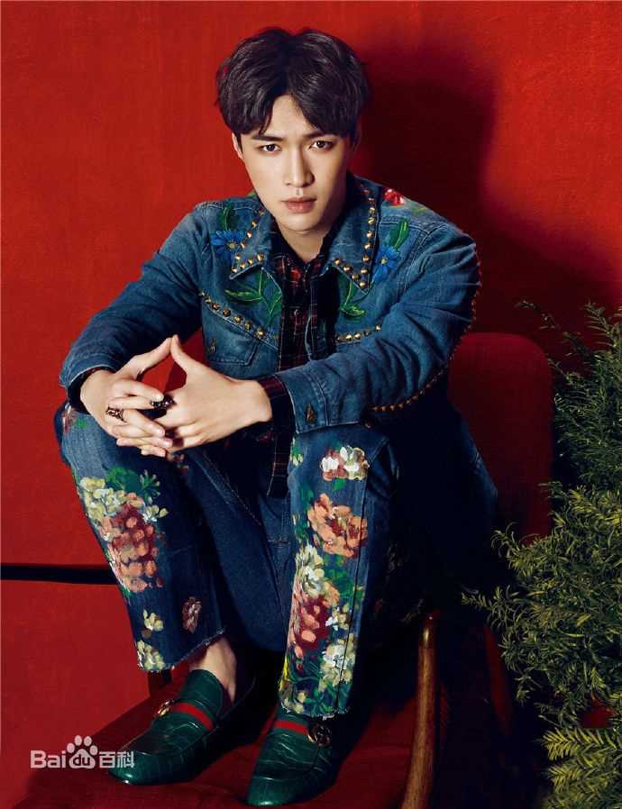 精选张艺兴(LAY，レイ)在《风度men's uno》中的图册