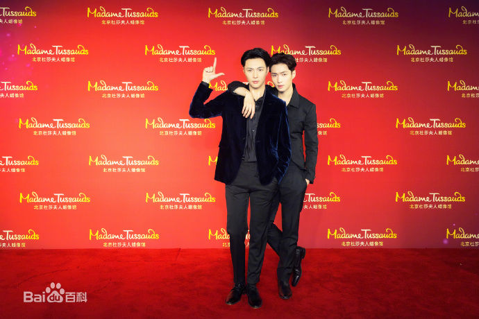 张艺兴(LAY，レイ)杜莎夫人蜡像馆前后照片