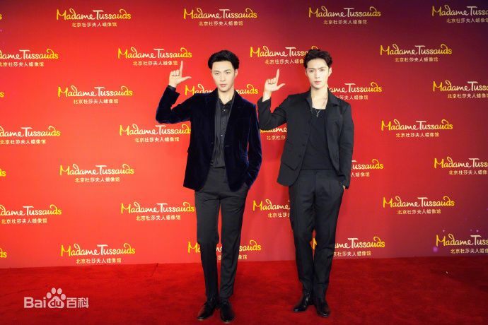 张艺兴(LAY，レイ)杜莎夫人蜡像馆前后照片