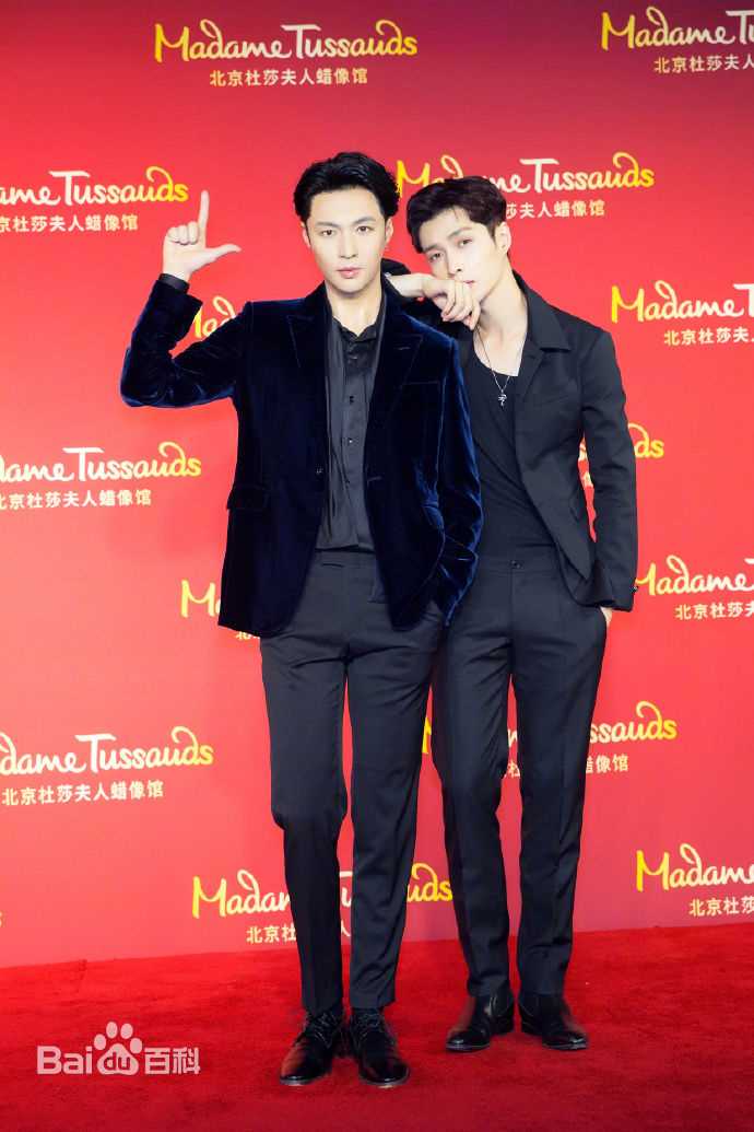 张艺兴(LAY，レイ)杜莎夫人蜡像馆前后照片