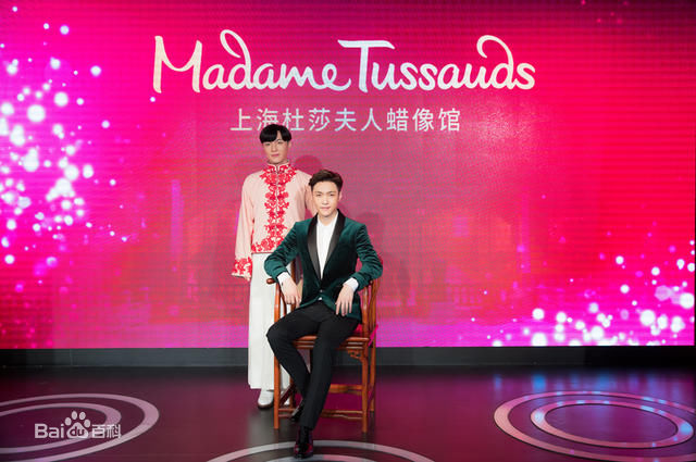 张艺兴(LAY，レイ)杜莎夫人蜡像馆前后照片