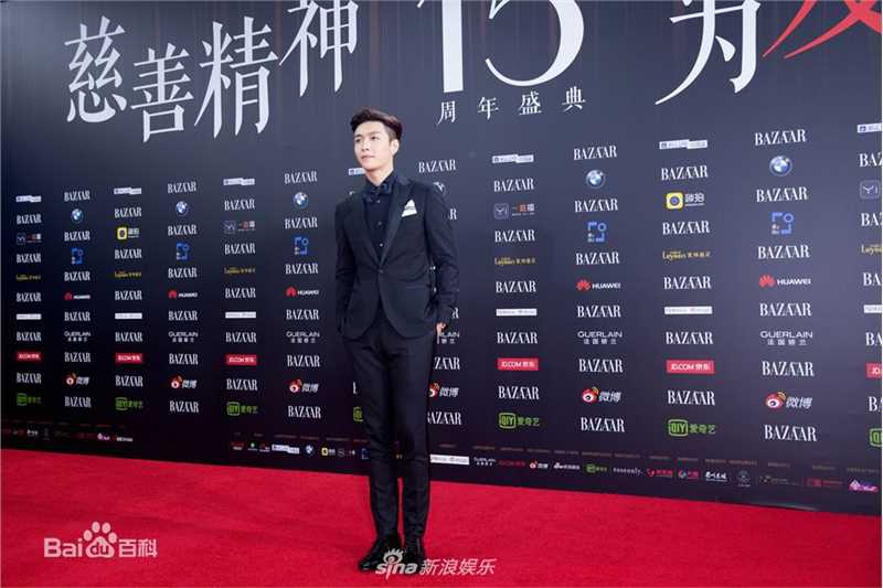 张艺兴(LAY，レイ)芭莎慈善夜壁纸壁纸